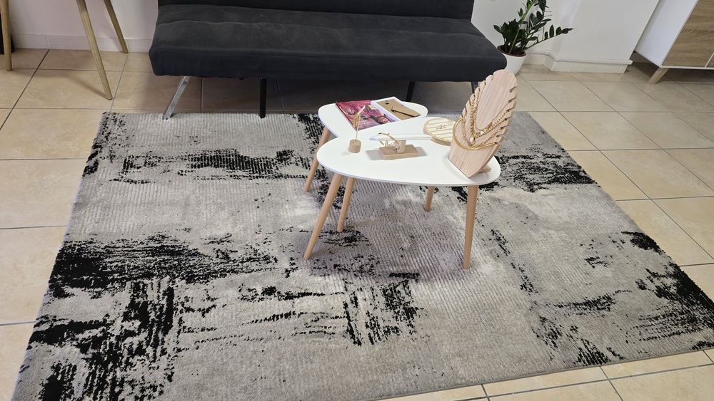 Vendo sofá com decoração
