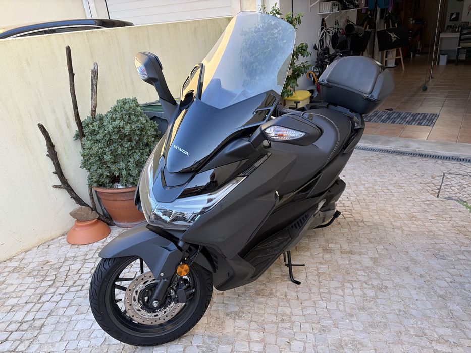 Honda Forza 125 (11 kw de potencia)