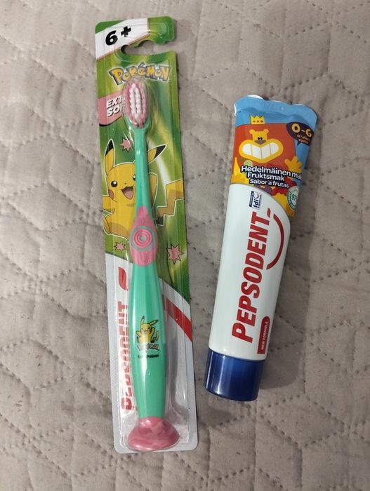 Дитяча зубна паста та щітка