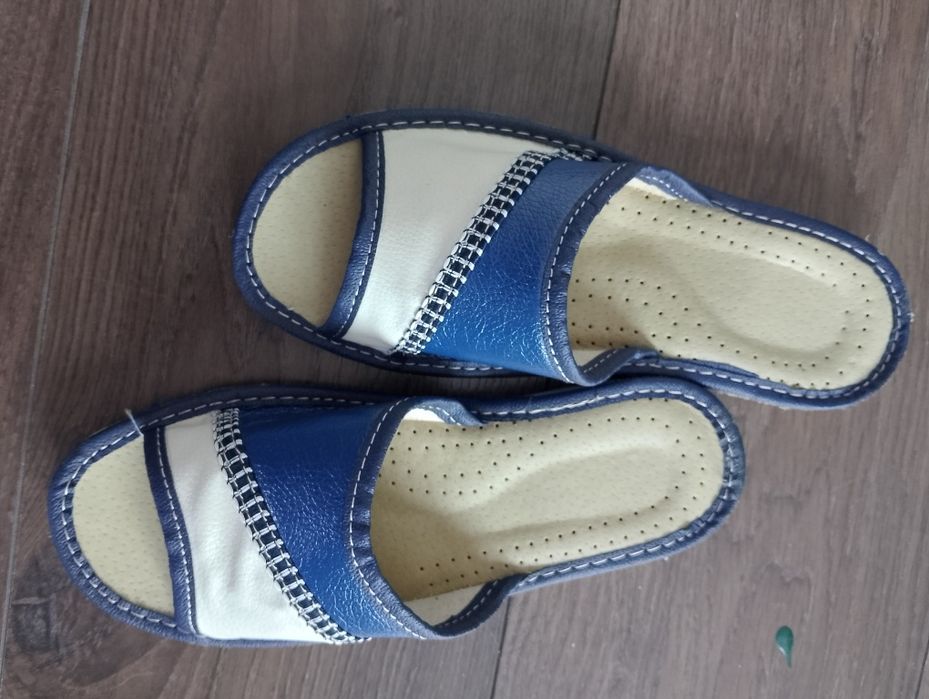 Nowe kapcie domowe 38
