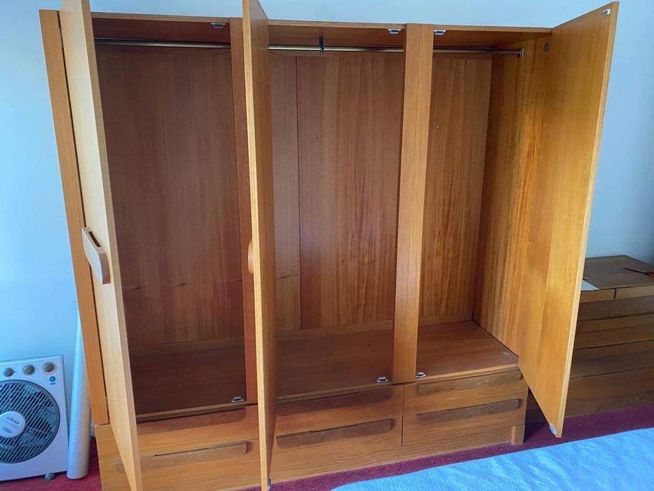 Conjunto de móveis de quarto em Carvalho maciço