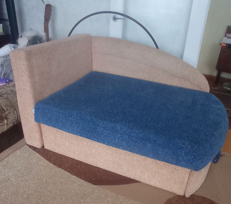 Диван. Компактний розкладний диван. Дитячий