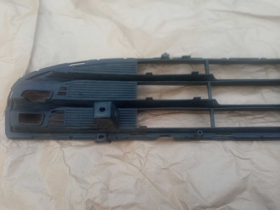 Mitsubishi Space Strar 2 II Kratka Zderzaka Środkowa Oryginał 2014