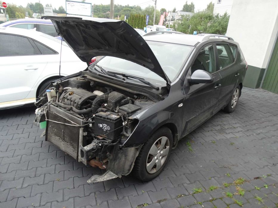 Kia Ceed 1.6 benzyna kombi uszkodzona