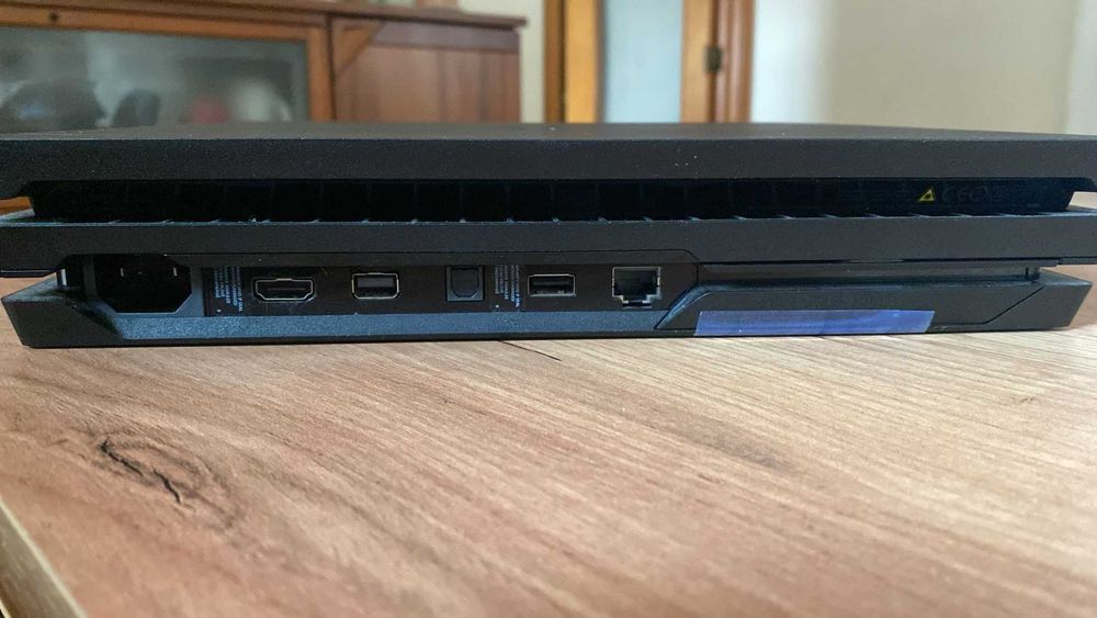 PlayStation 4 Pro 1TB I A funcionar bem