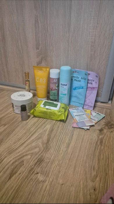 Zestaw kosmetyków do pielęgnacji ciała oraz włosów