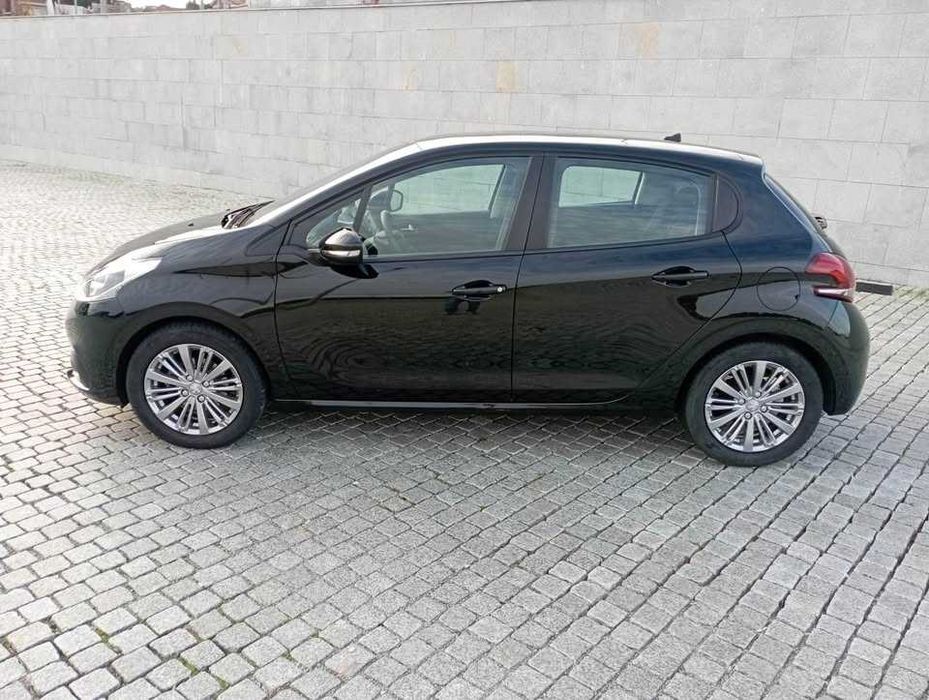 Peugeot 208 Signature 2019