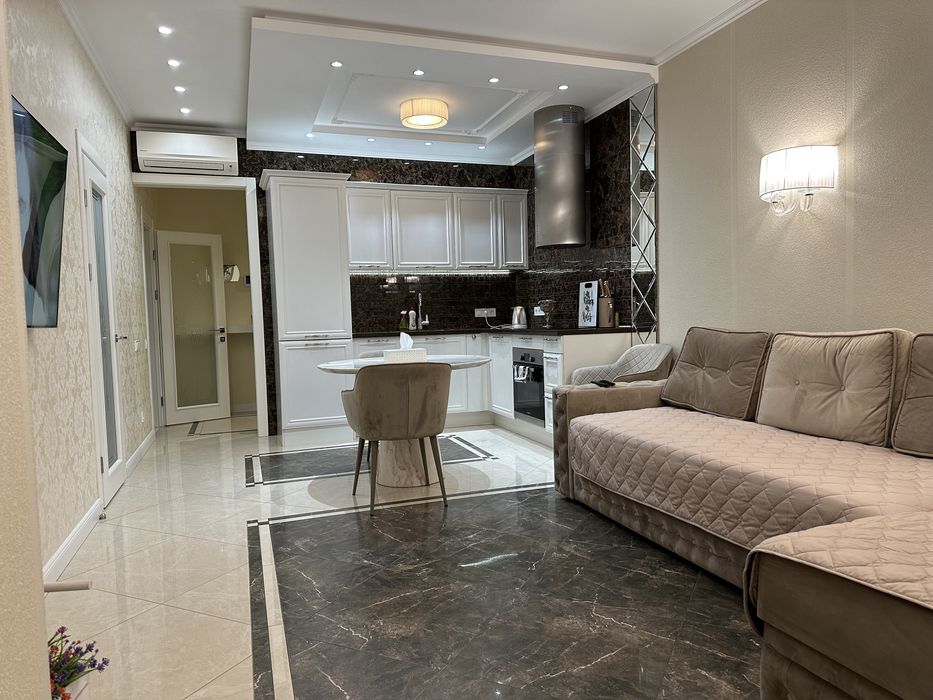 2 поверх!!!Довгострокова оренда 3- кімн квартири у центрі.