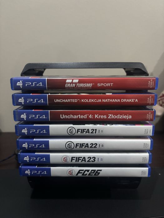 Sprzedam PS4 plus gry