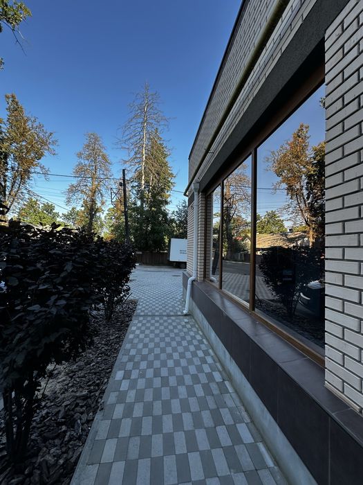 Оренда фасадного комерційного приміщення площею 150 кв.м. Ірпінь