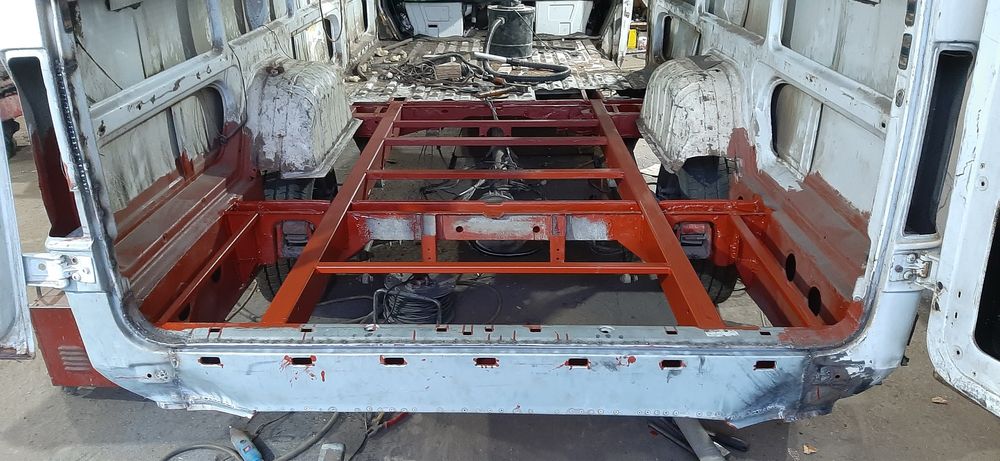 Кузозвні зварювальні роботи легкових і бусів, заміна порогів, днища