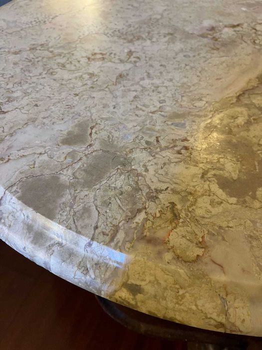 Mesinha de Centro em Mármore e Madeira