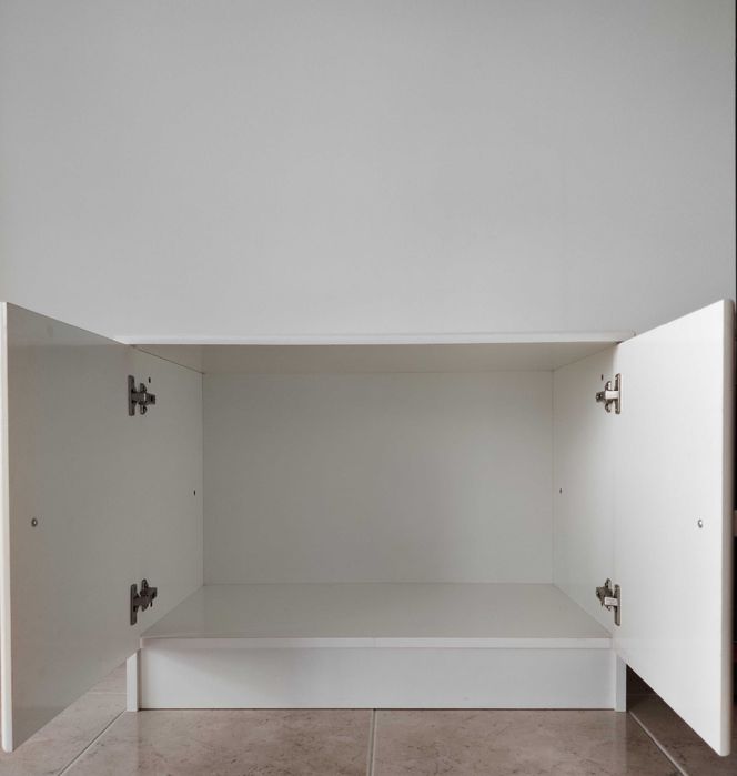 Móvel Armário de 2 duas portas arrumos e TV