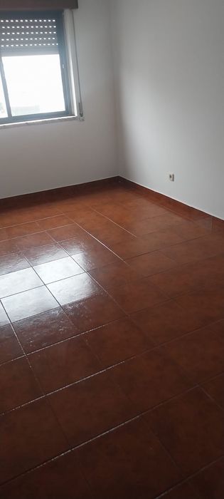 Apart em Entrocamento , a 5m da estação de comboio, para arrendamento.