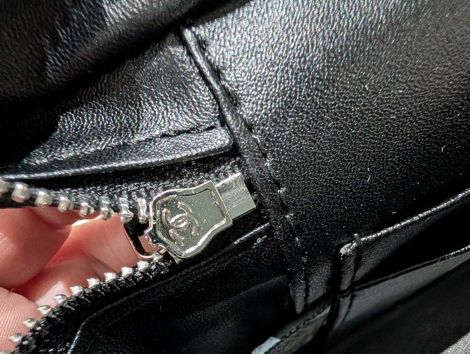 Сумочка Chanel 19 см абсолютно вся шкіряна і верх і підкладка
