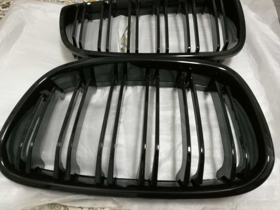 Grelhas preto piano dupla barra para BMW série 1 F20/F21 2010/2019