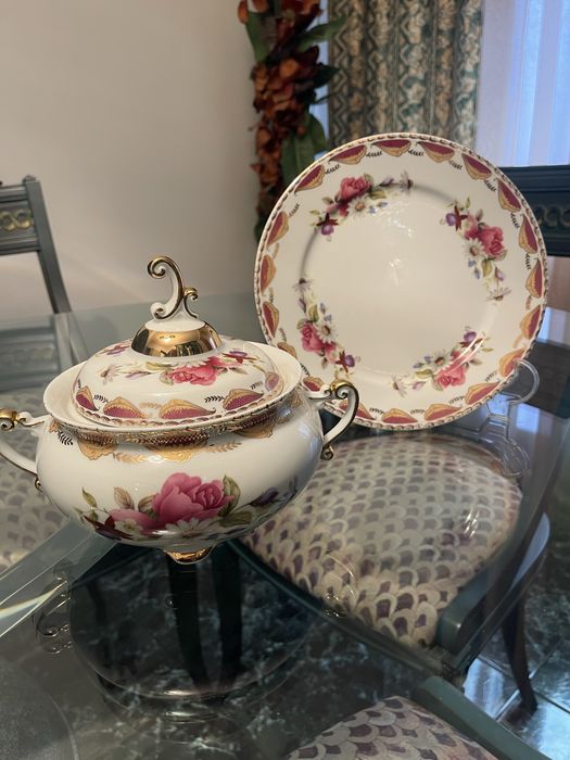 Pratos e jarros decorativos