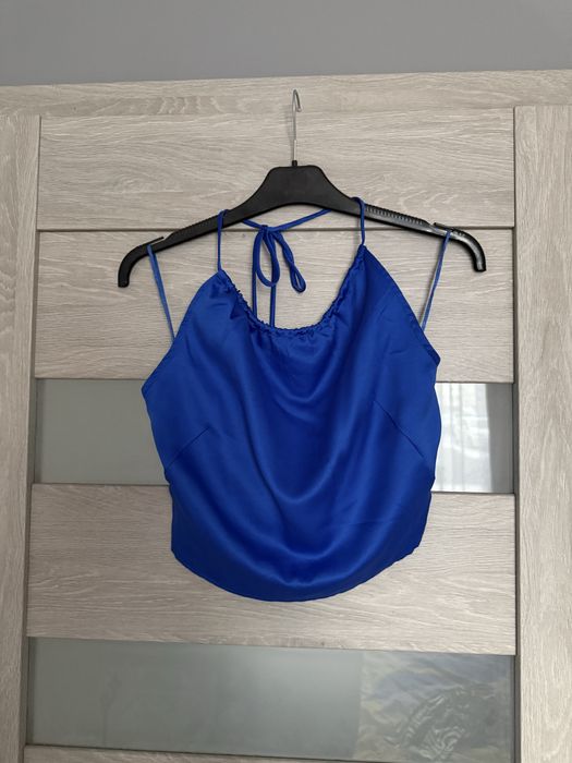 Top wiązany na szyi kobaltowy M 38 Sinsay