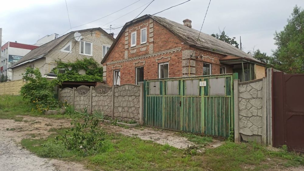 Продам цегляний будинок в Дергачах, район вокзалу. Сертифікат так.