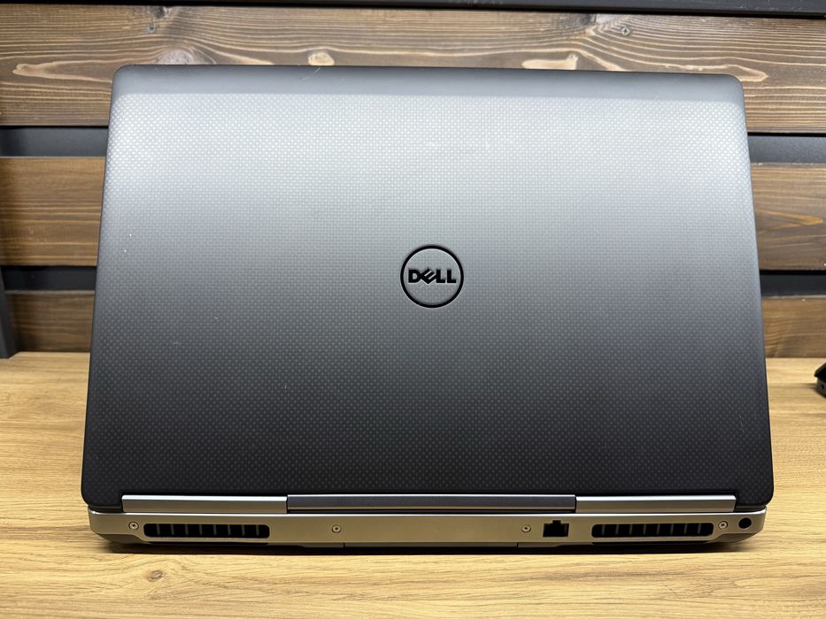 Dell Precision 7720 P5000 16GB 17,3"IPS i7-7820HQ/32GB/512Gb M2/29%