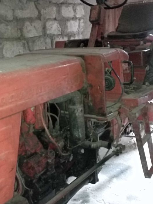 Трактор Т-25 з інвентарем