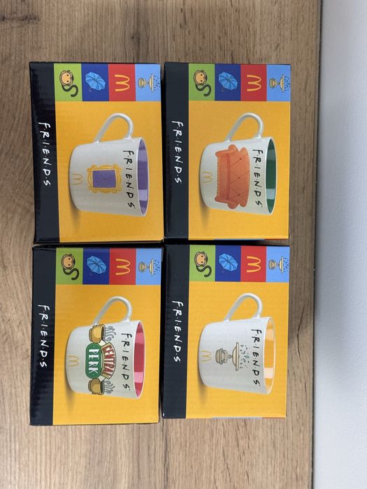 Чашки кружки Friends МакДональдз Друзі McDonalds диван фонтан рамка