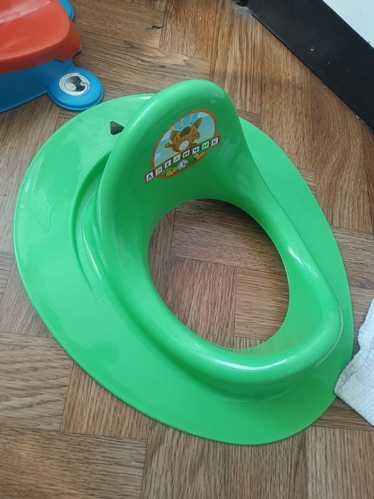 Пісуар дитячий та накладка на унітаз.