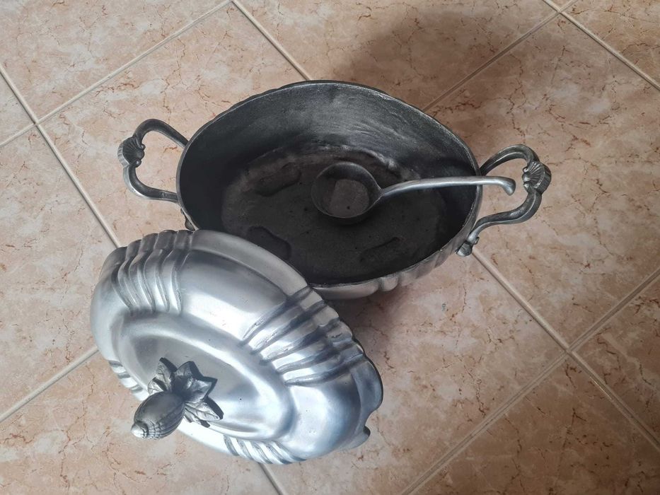 Terrina de Estanho Vintage com colher incluida