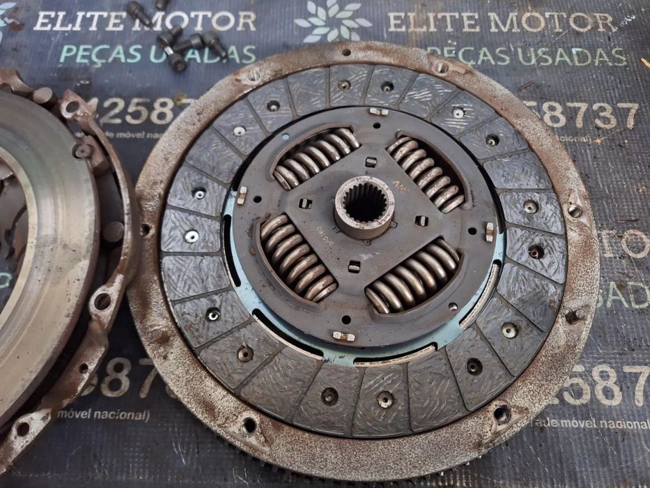 Monomassa usado AUDI A4 B7 2.0 TDI 140CV BPW VOLANTE MOTOR EMBRAIAGEM