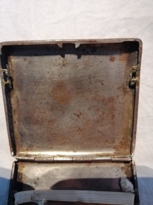 Papierośnica vintage dla kolekcjonerów