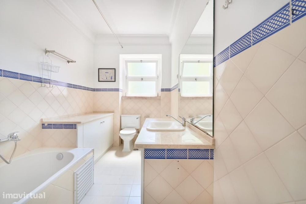 Quarto - localizado em São Sebastião Lisbon