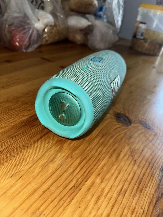 JBL Charge 5 Original Turquesa – Excelente Estado + Caixa
