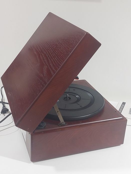 Gira discos  com rádio - estilo vintage