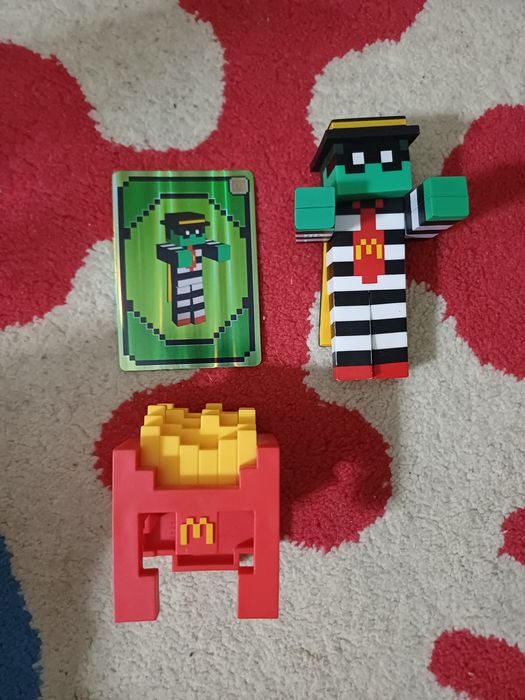 іграшки з набору "McDonald's Minecraft",
