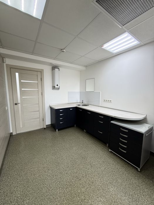 Продаж комерційного приміщення з ремонтом, 80 м², по вул. Одеська