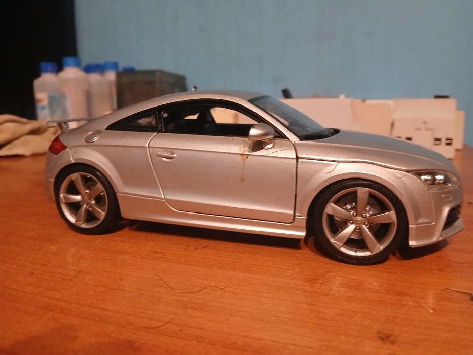 carro de coleção audi TT RS escala 1/18