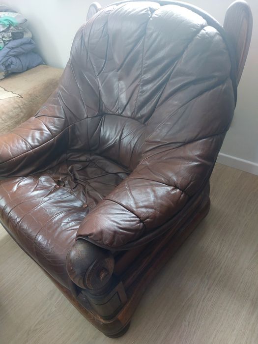 Skórzany fotel na dębowym stelażu