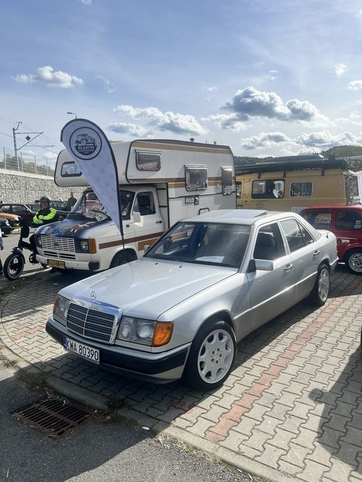 Mercedes-Benz W124