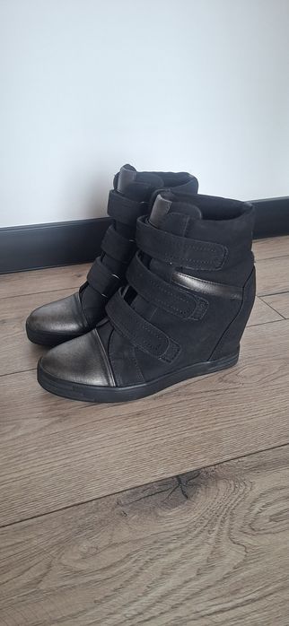 Buty na Koturnie