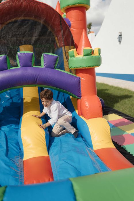 Castelo Insuflável Gigante - Aluguer