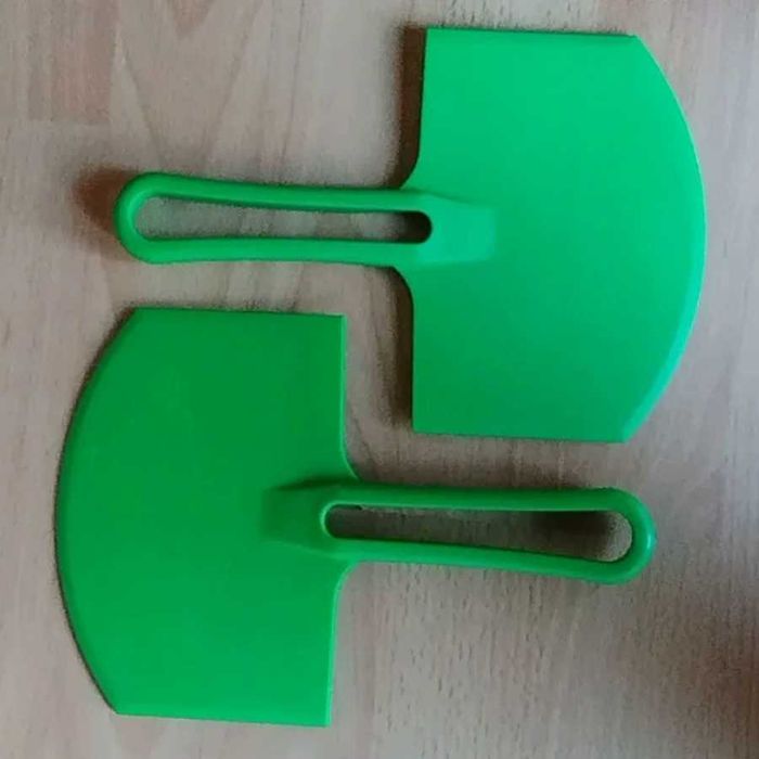 Изогнутый совковый скребок - шпатель для шпатлевки б/у