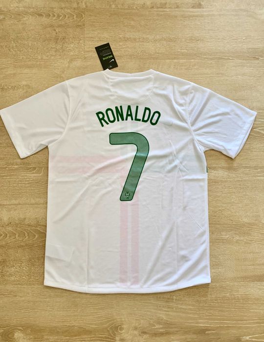 2012 Portugal away kit (L)