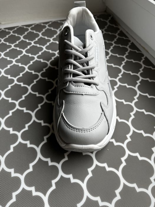 Кросівки жіночі 38р