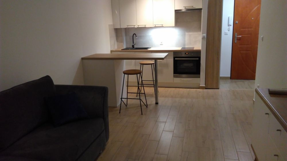 Kawalerka do wynajęcia 26m  1pietro centrum miasta  Kedzierzyn  balkon