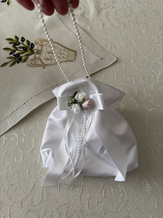 Biala torebka komunijna