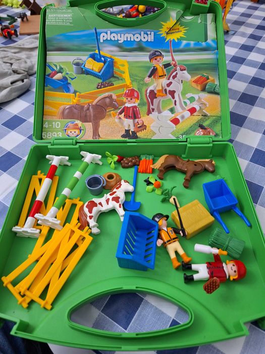 diversos conjuntos e carros da Playmobil completos