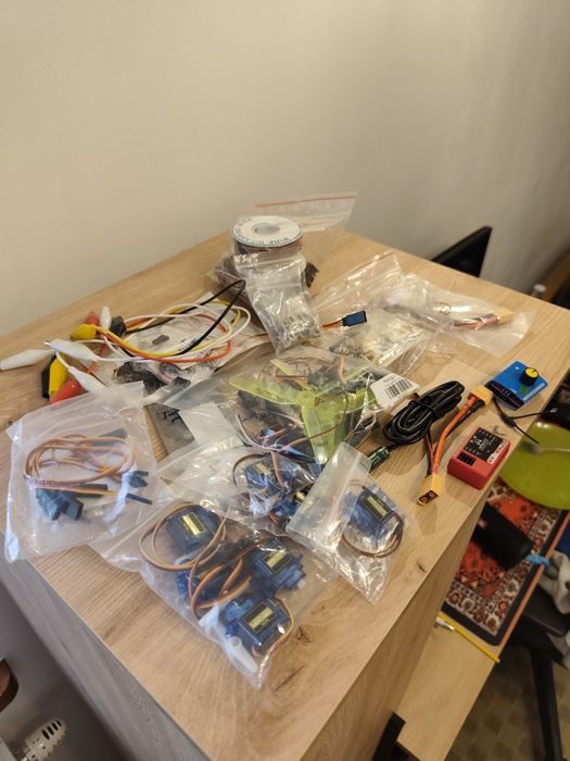 Elektronika i akcesoria do modeli RC, serwa, kable, złączki itp