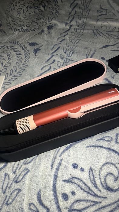 Dyson airstrait HT01