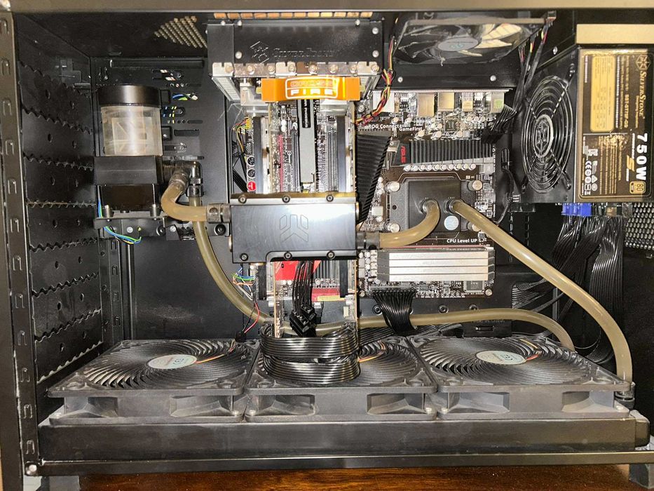 Komputer chłodzony płynem