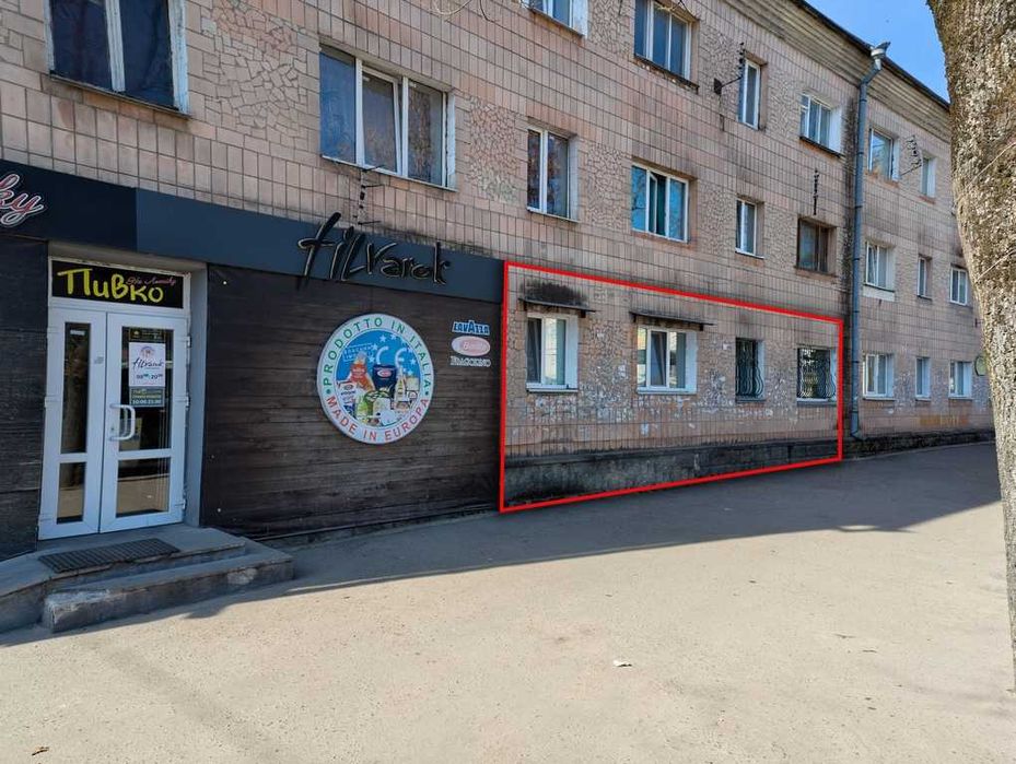 Приміщення під комерцію на зупинці транспорту